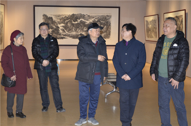  陜西省決策咨詢(xún)委員會(huì )副主任?鄧理同志參觀(guān)—“心象云生--趙振川山水畫(huà)作品展”